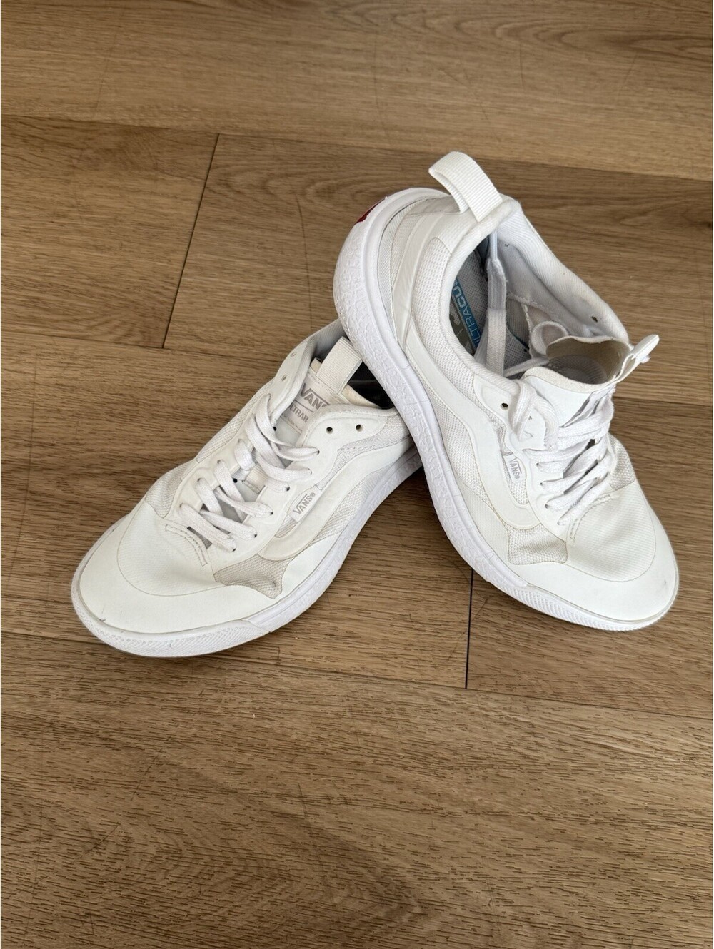 Vans UltraRange White Sneakers Womens 7.5 Mens 6 Lightweight Shoes 721356